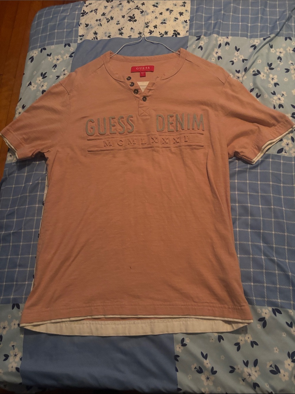 GUESS Men's Short-Sleeve Henley Tee in Dusty Peach